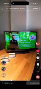 Bildschirm im Optiker-Shop zeigt Werbespot; Beispiel für lokales Display Marketing, wiederholt sichtbar am POS in Salzwedel.